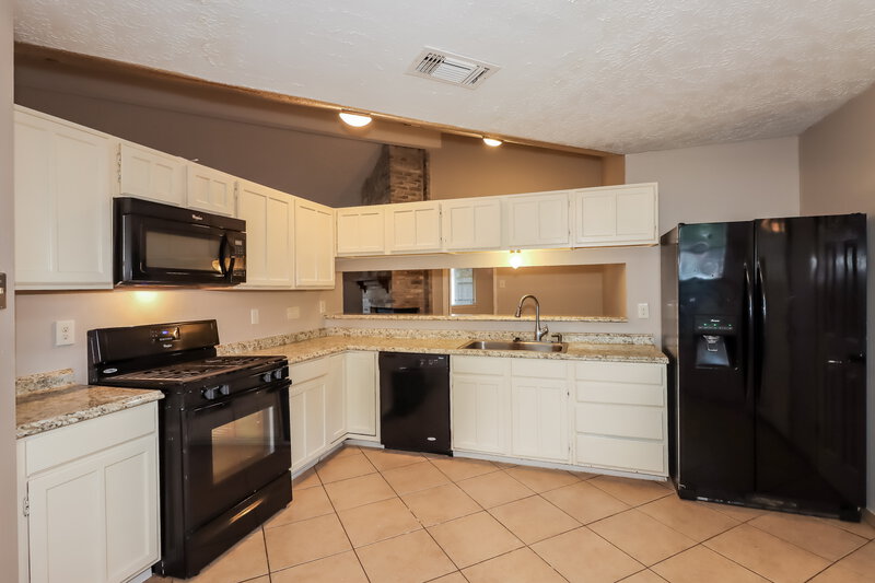 2,035/Mo, 20010 S Pecos Valley Trl Katy, TX 77449 Kitchen View