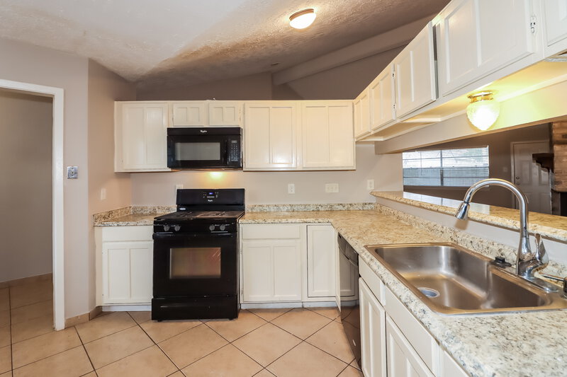 2,035/Mo, 20010 S Pecos Valley Trl Katy, TX 77449 Kitchen View 2
