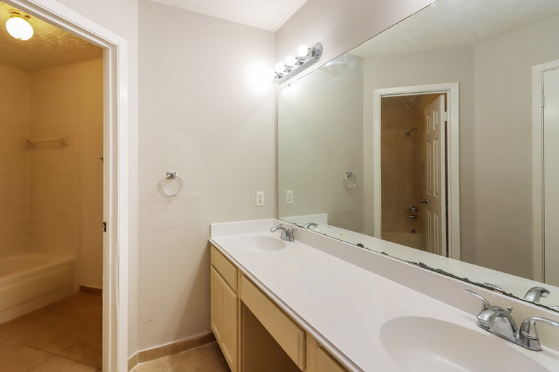 2,035/Mo, 20010 S Pecos Valley Trl Katy, TX 77449 Main Bathroom View