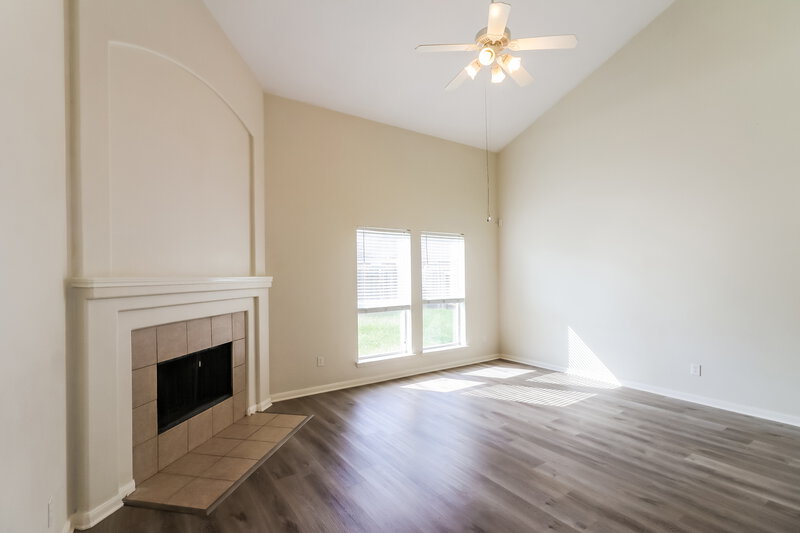 2,135/Mo, 10007 Barr Lake Dr Houston, TX 77095 Living Room View