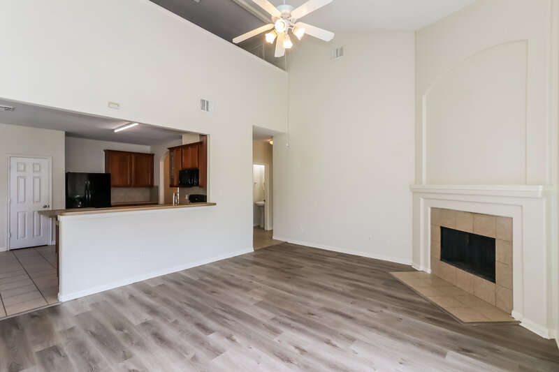 2,135/Mo, 10007 Barr Lake Dr Houston, TX 77095 Living Room View 2