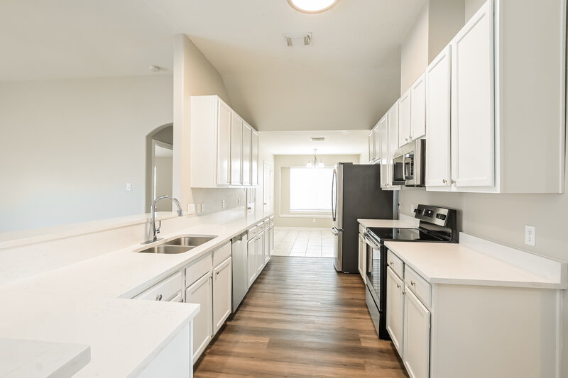 2,095/Mo, 3911 E Teal Estates Cir Fresno, TX 77545 Kitchen View