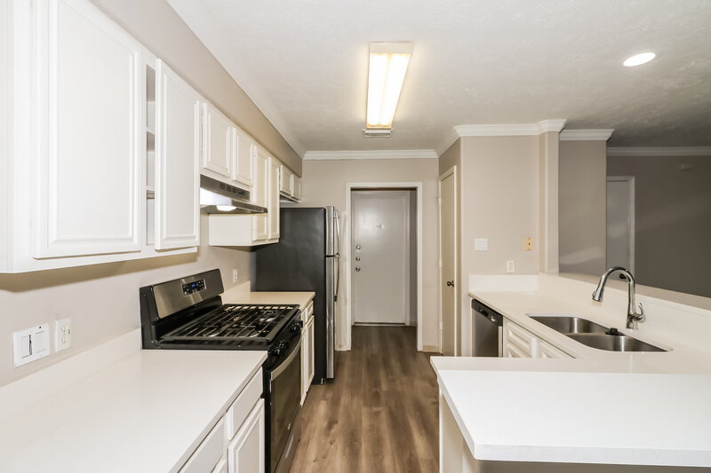 1,690/Mo, 8530 Wild Basin Dr Houston, TX 77088 Kitchen View