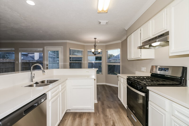 1,690/Mo, 8530 Wild Basin Dr Houston, TX 77088 Kitchen View 2