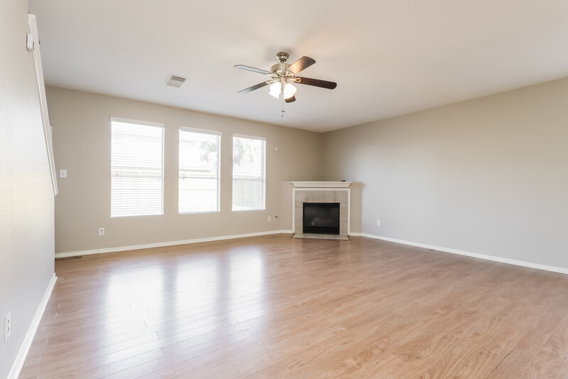 2,215/Mo, 12131 English Brook Cir Humble, TX 77346 Living Room View 2
