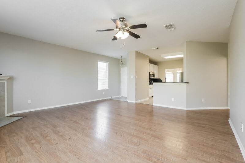 2,215/Mo, 12131 English Brook Cir Humble, TX 77346 Living Room View 3