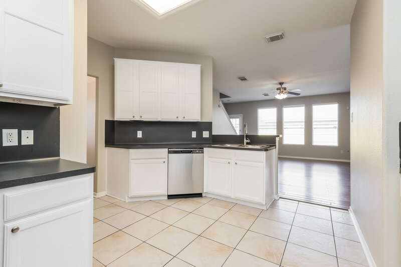 2,215/Mo, 12131 English Brook Cir Humble, TX 77346 Kitchen View 2