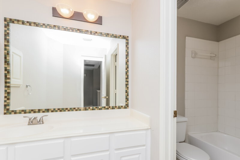 2,215/Mo, 12131 English Brook Cir Humble, TX 77346 Bathroom View