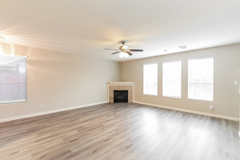 2,410/Mo, 12139 English Brook Cir Humble, TX 77346 Living Room View 2