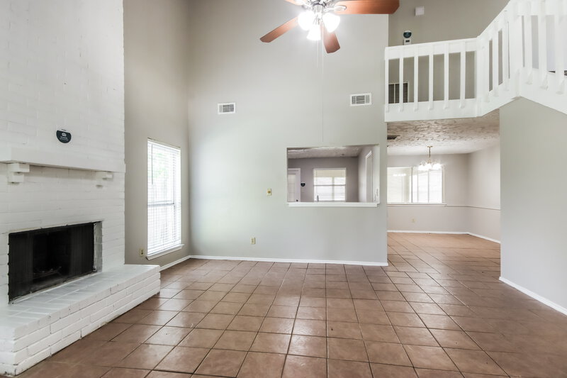 2,120/Mo, 10618 Plum Lake Dr Houston, TX 77065 Living Room View