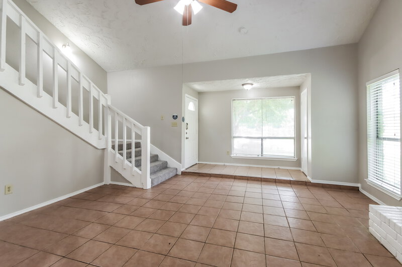 2,120/Mo, 10618 Plum Lake Dr Houston, TX 77065 Living Room View 2