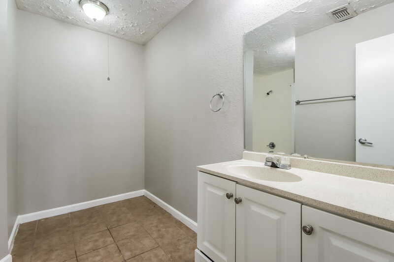 2,120/Mo, 10618 Plum Lake Dr Houston, TX 77065 Main Bathroom View