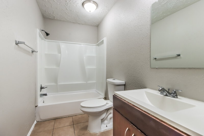 2,120/Mo, 10618 Plum Lake Dr Houston, TX 77065 Bathroom View