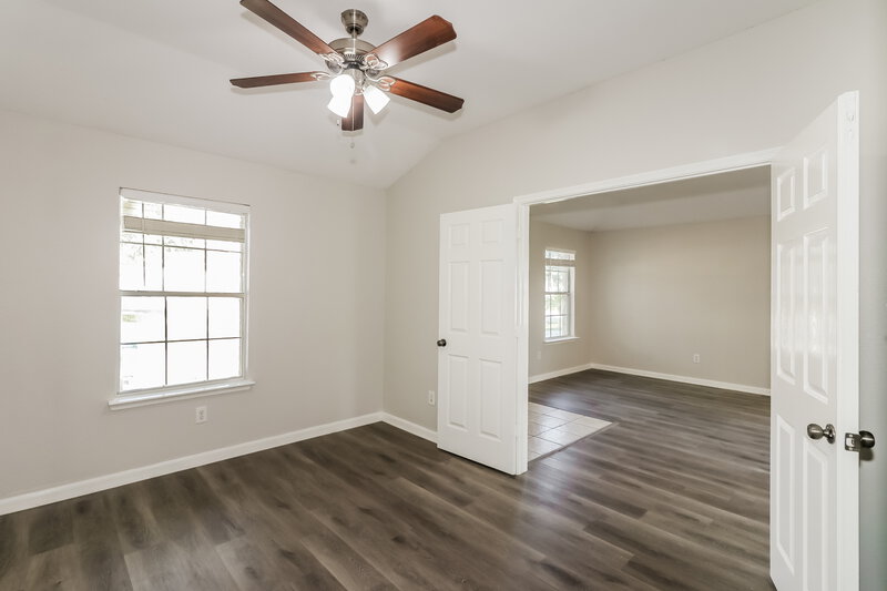 1,910/Mo, 6227 Channelbrook Ln Spring, TX 77379 Office View