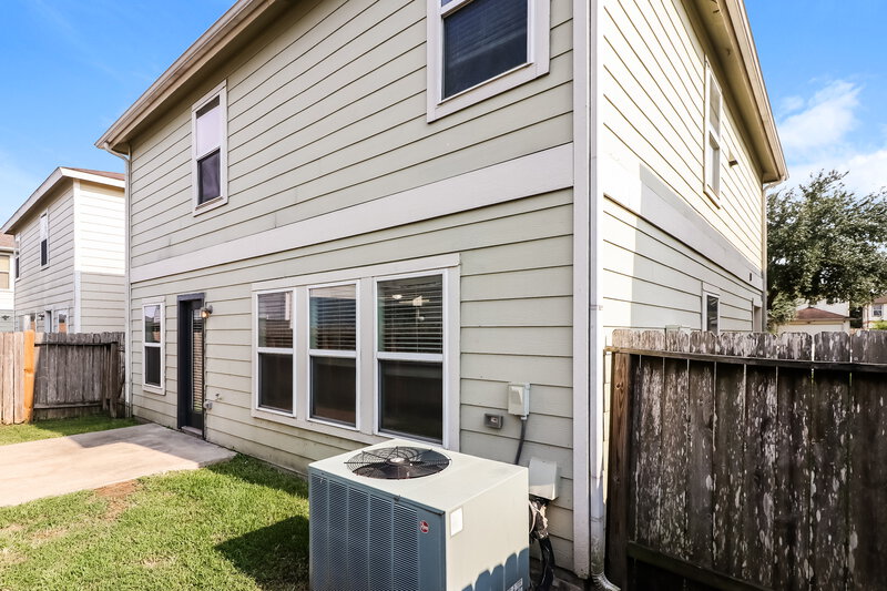 1,965/Mo, 2727 Skyview Grove Ct Houston, TX 77047 Rear View