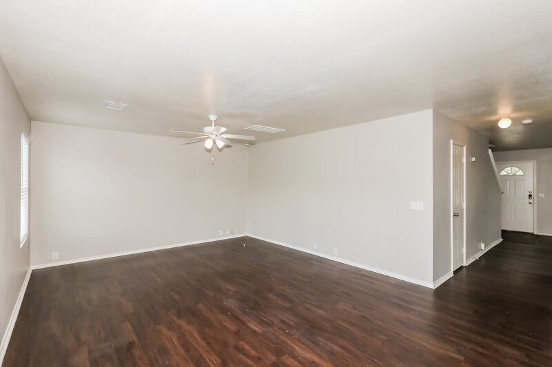 0/Mo, 3407 Dartmouth Field Ln Fresno, TX 77545 Living Room View 2