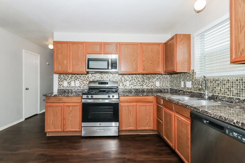 0/Mo, 3407 Dartmouth Field Ln Fresno, TX 77545 Kitchen View 2