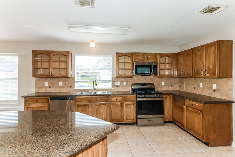 2,505/Mo, 4223 Pathway Ct Fresno, TX 77545 Kitchen View 2