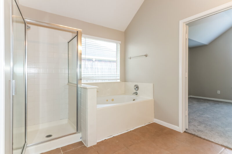 2,505/Mo, 4223 Pathway Ct Fresno, TX 77545 Main Bathroom View