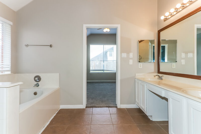 2,505/Mo, 4223 Pathway Ct Fresno, TX 77545 Main Bathroom View 2