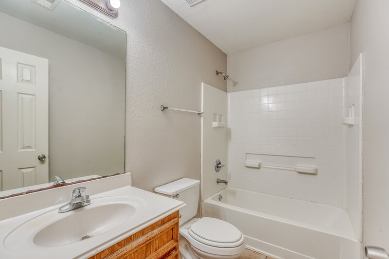 1,650/Mo, 18719 Reynolds Park Dr Katy, TX 77449 Bathroom View