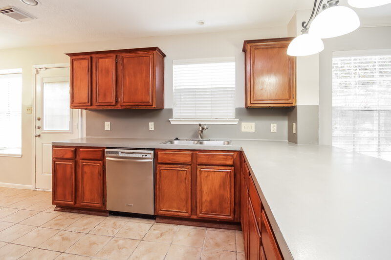 2,385/Mo, 19002 Dee Woods Dr Humble, TX 77346 Kitchen View
