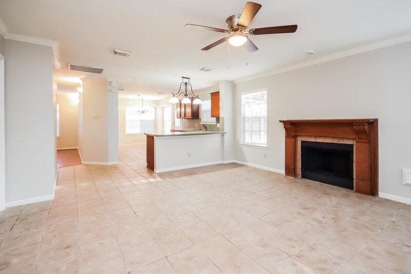 2,385/Mo, 19002 Dee Woods Dr Humble, TX 77346 Family Room View