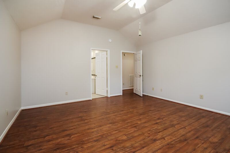 2,385/Mo, 19002 Dee Woods Dr Humble, TX 77346 Main Bedroom View 2