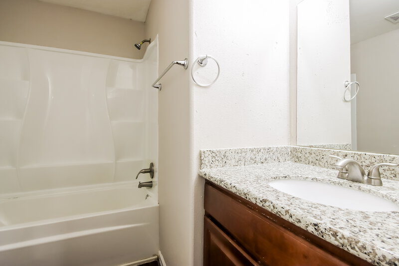 1,880/Mo, 3607 Bluebird Park Ln Humble, TX 77338 Bathroom View