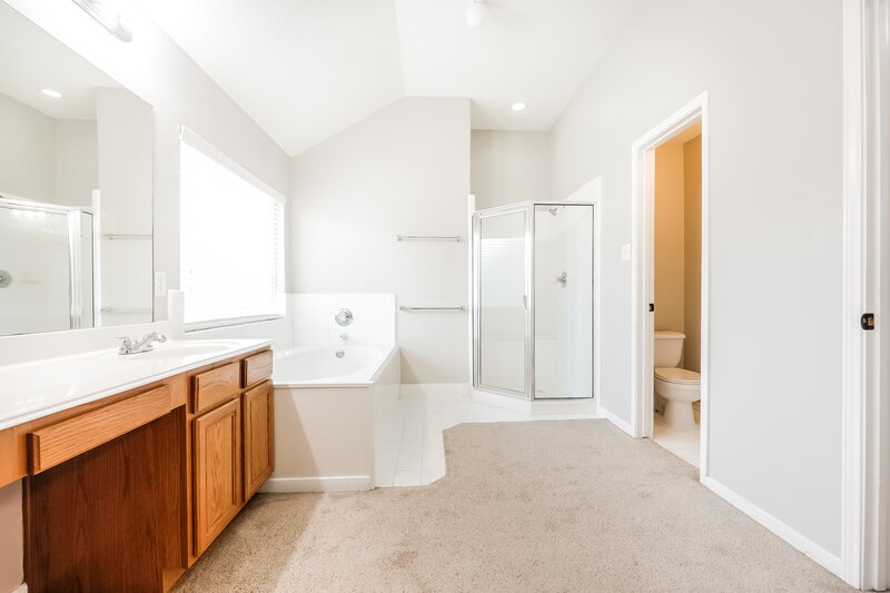 1,830/Mo, 5714 Straight Way Humble, TX 77339 Main Bathroom View