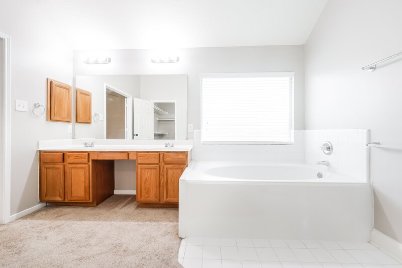 1,830/Mo, 5714 Straight Way Humble, TX 77339 Main Bathroom View 2