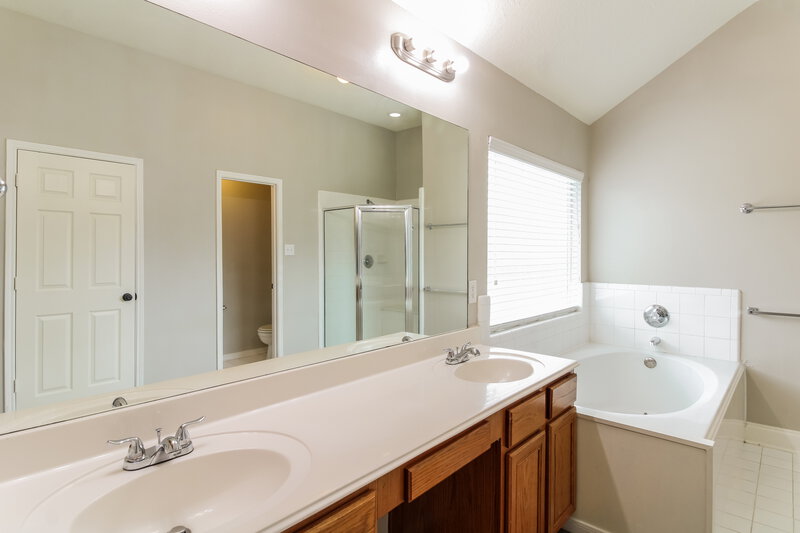 1,785/Mo, 5714 Straight Way Humble, TX 77339 Main Bathroom View