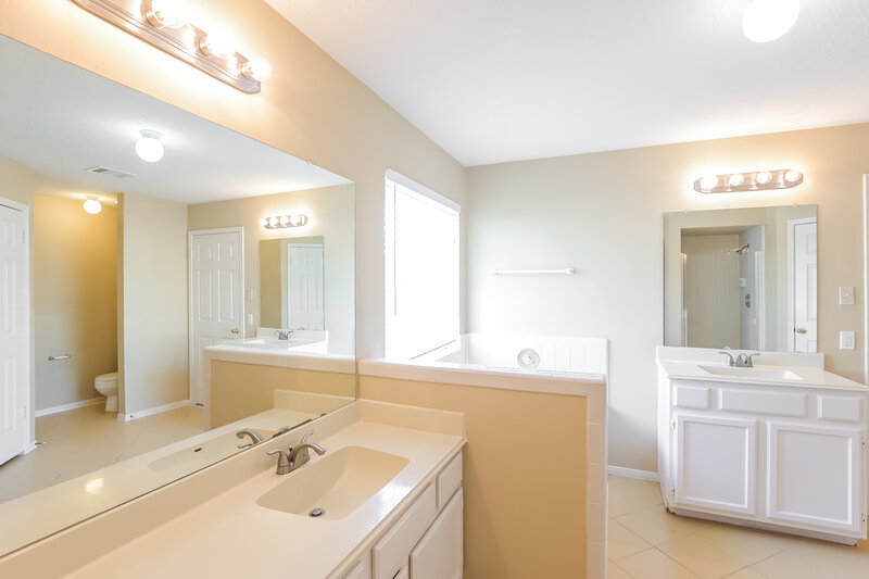 1,970/Mo, 13514 Ryanwood Dr Houston, TX 77065 Main Bathroom View 2