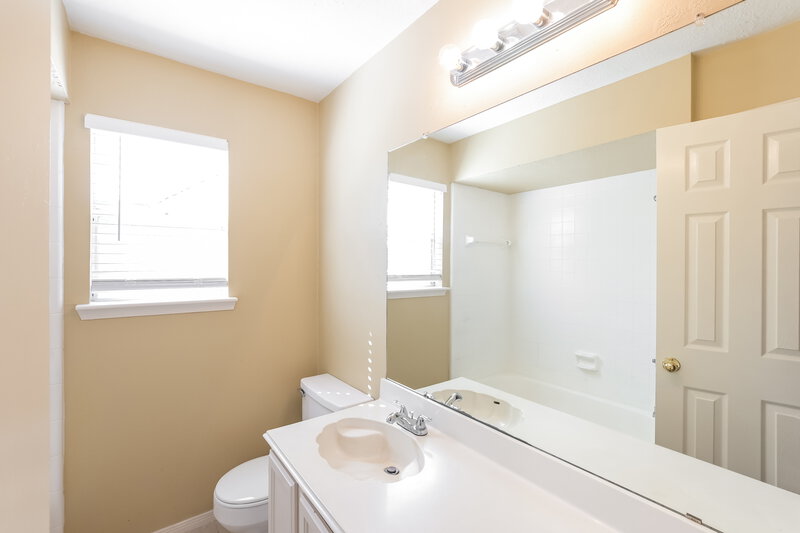 1,970/Mo, 13514 Ryanwood Dr Houston, TX 77065 Bathroom View