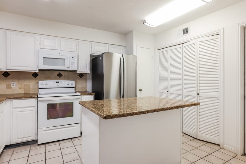 2,145/Mo, 13611 Lynnville Dr Houston, TX 77065 Kitchen View