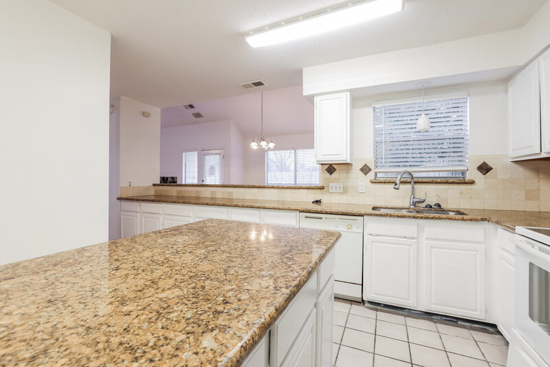 2,145/Mo, 13611 Lynnville Dr Houston, TX 77065 Kitchen View 2
