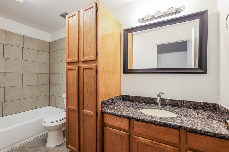 2,145/Mo, 13611 Lynnville Dr Houston, TX 77065 Bathroom View 2