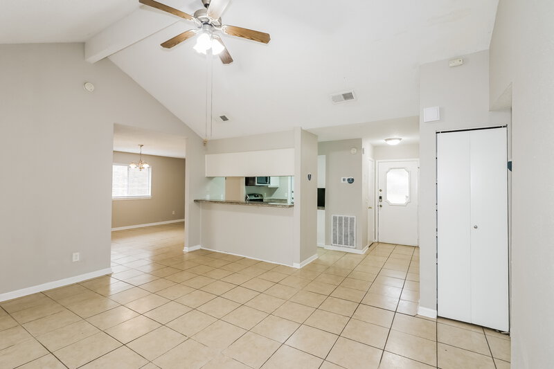 1,705/Mo, 19523 Elmtree Estates Dr Katy, TX 77449 Living Room View 2