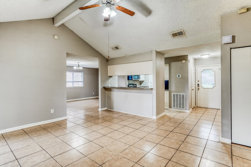 1,675/Mo, 19523 Elmtree Estates Dr Katy, TX 77449 Living Room View 2