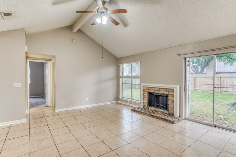 1,675/Mo, 19523 Elmtree Estates Dr Katy, TX 77449 Living Room View 3