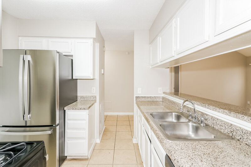 1,705/Mo, 19523 Elmtree Estates Dr Katy, TX 77449 Kitchen View