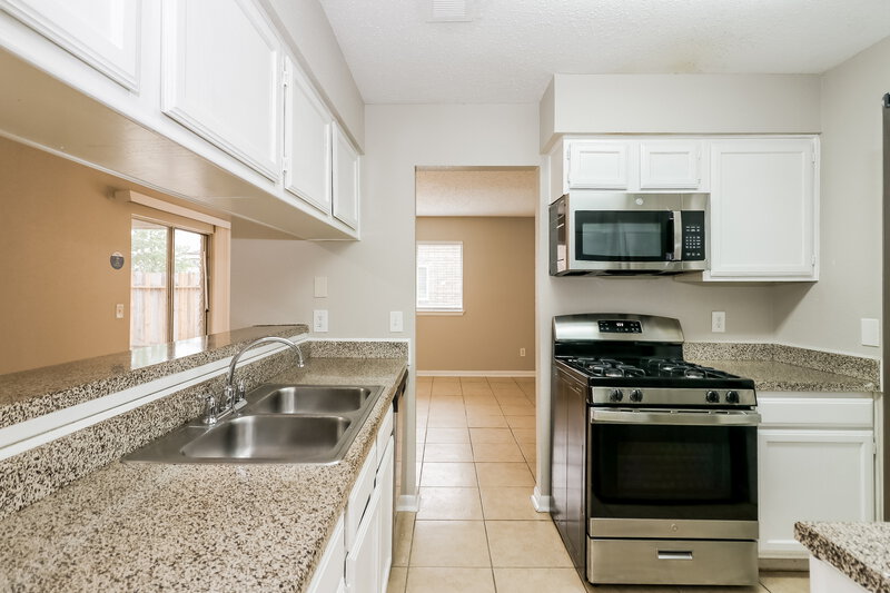 1,705/Mo, 19523 Elmtree Estates Dr Katy, TX 77449 Kitchen View 2