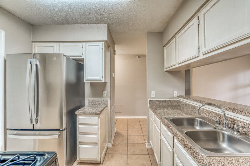 1,675/Mo, 19523 Elmtree Estates Dr Katy, TX 77449 Kitchen View
