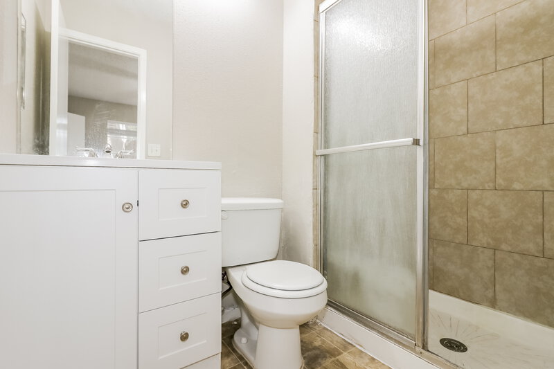 1,705/Mo, 19523 Elmtree Estates Dr Katy, TX 77449 Main Bathroom View
