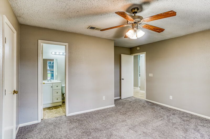 1,675/Mo, 19523 Elmtree Estates Dr Katy, TX 77449 Main Bedroom View 2