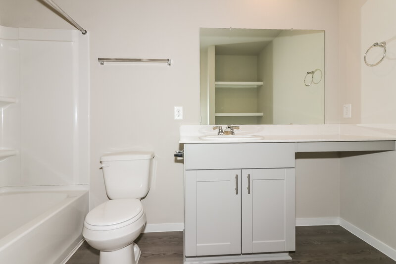 1,870/Mo, 17335 Roxboro Rdg Ln Crosby, TX 77532 Bathroom View