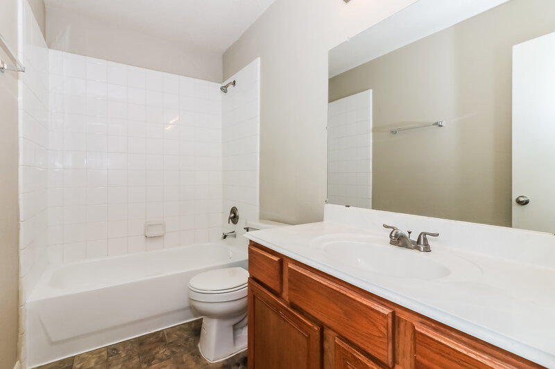 1,725/Mo, 3623 Elmwood Dale Dr Fresno, TX 77545 Bathroom View