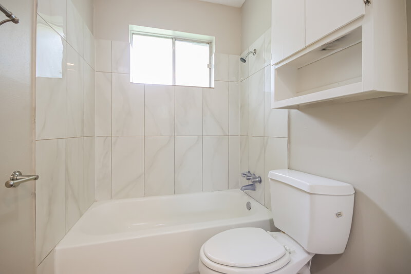 1,865/Mo, 4306 Hickorygate Dr Spring, TX 77373 Main Bathroom View 2