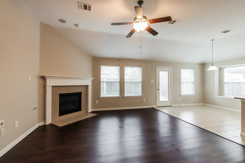 1,980/Mo, 21519 Kings Bend Dr Kingwood, TX 77339 Living Room View