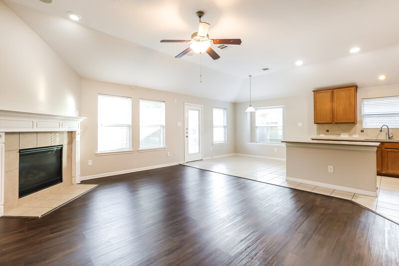 1,985/Mo, 21519 Kings Bend Dr Kingwood, TX 77339 Living Room View